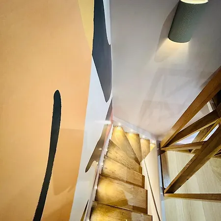 Enghien - New Fully Furnished 아파트