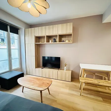 Enghien - New Studio Fully Furnished Apartment *