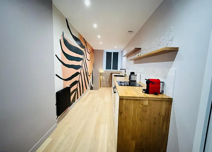 Enghien - New Fully Furnished アパート