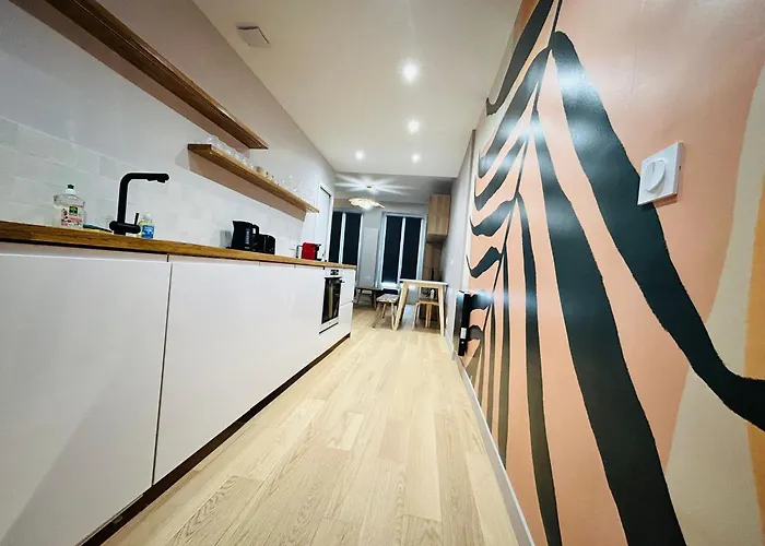 Enghien - New Fully Furnished アパート *