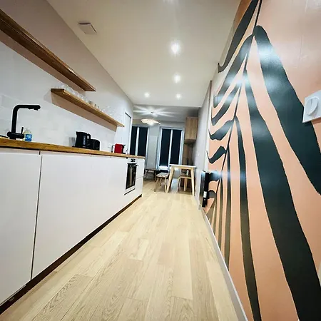 Enghien - New Fully Furnished דירה *